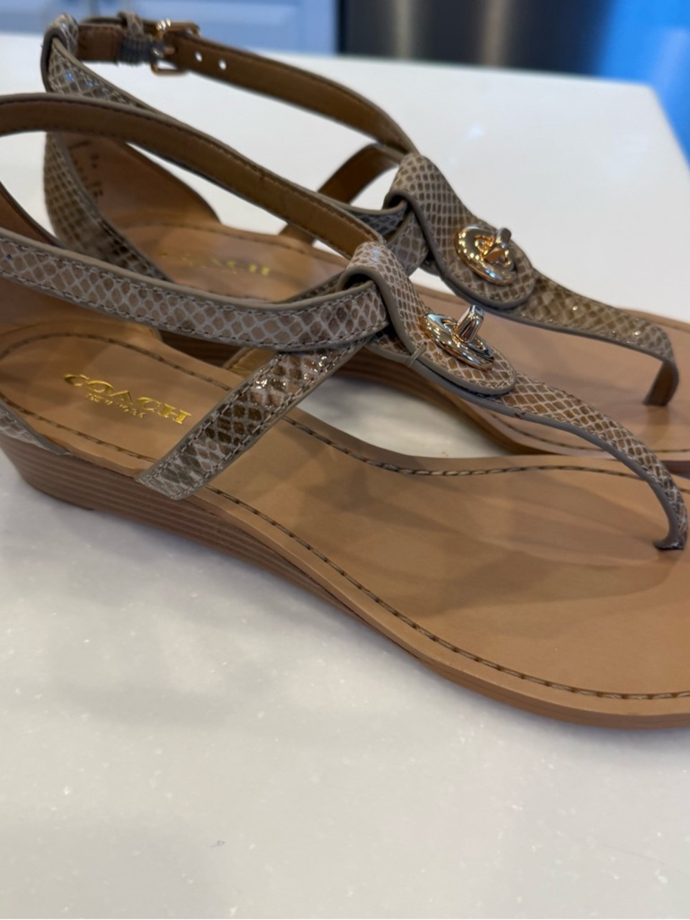 Coach Women’s Turnlock Leather Sandals Ingrid Snakeskin Snake Print Sz 8 NIB - Picture 5 of 12